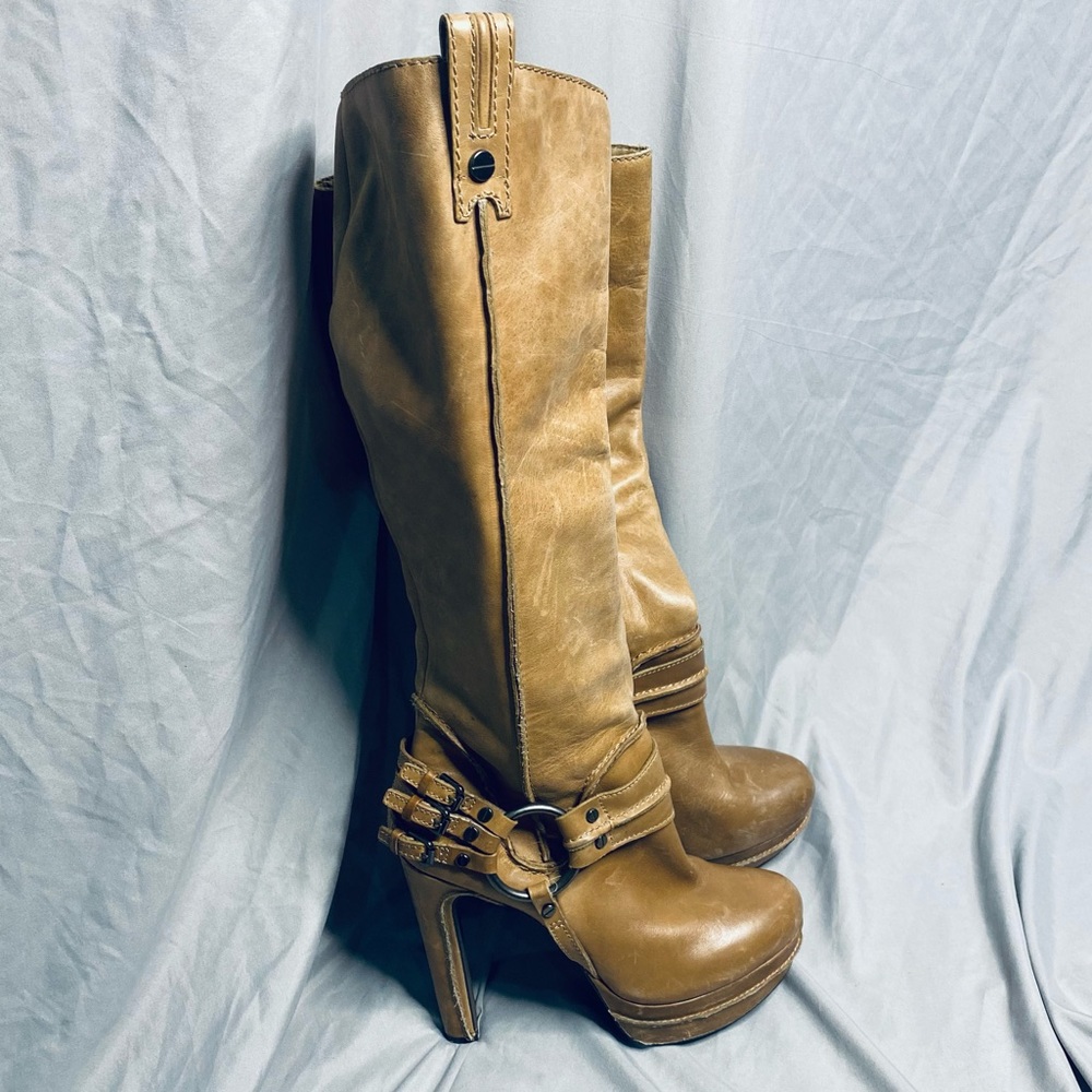 Jessica Simpson Genuine leather platform boots